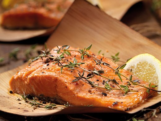 [Translate to UK - englisch:] Grilled salmon with honey glaze