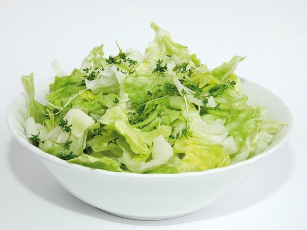 Iceberg salad with cress dressing