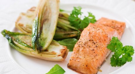 Fried Belgian endive with salmon fillet